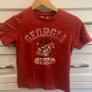 🔥3 for $20 Boys GA Bulldogs vintage look T.  Size medium.  EUC